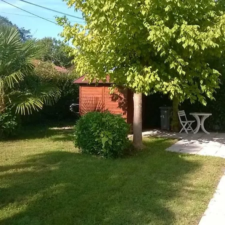 Agreable A Les Bains Apartment